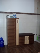 Badschrank mit Bankteil