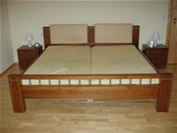 Doppelbett in amerikanischem Nussbaum