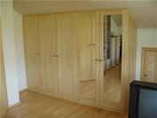 Kleiderschrank in Ahorn