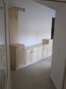 Garderobe in Esche lackiert