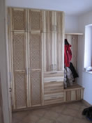 Garderobenschrank in Kernesche