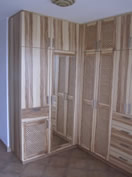 Garderobenschrank in Kernesche